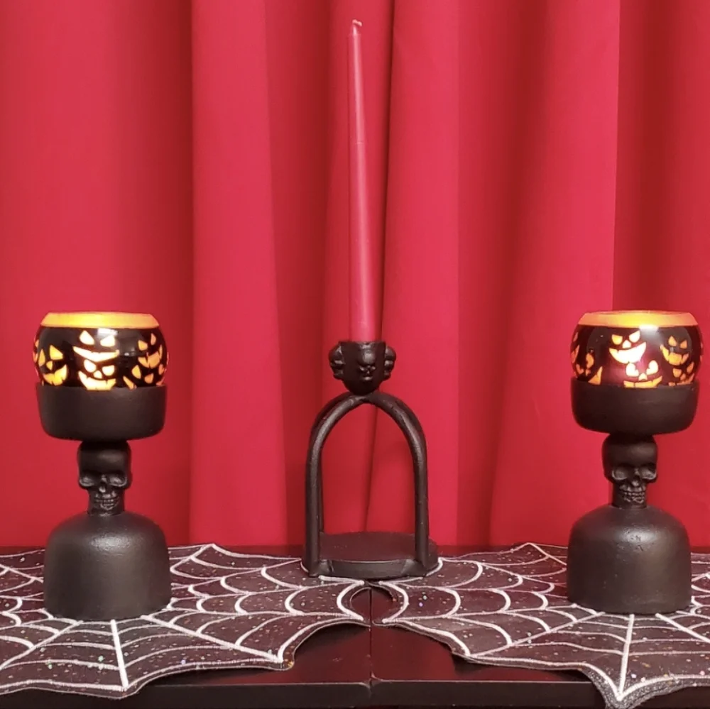 NWT Pair of Skull Candle Holders‎ - For Pillar Candles